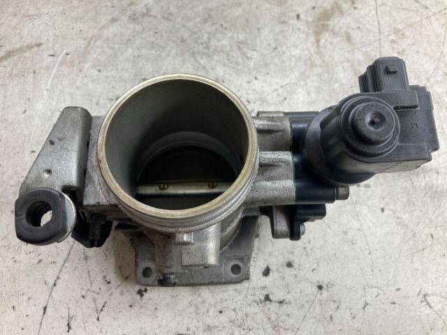 bontott BMW 3 E46 Fojtószelep (Mechanikus)