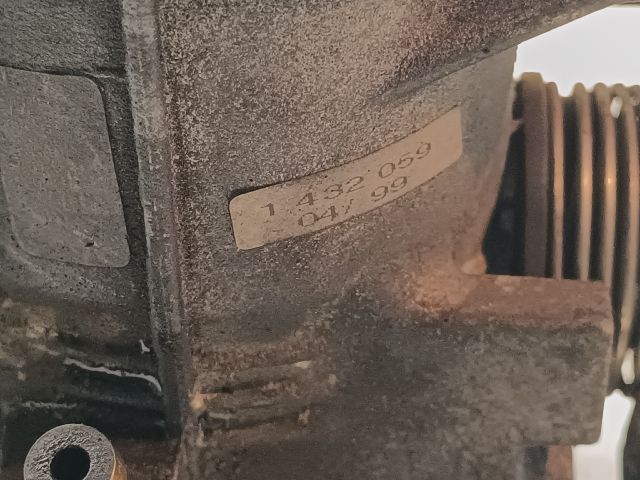 bontott BMW 3 E46 Fojtószelep (Mechanikus)