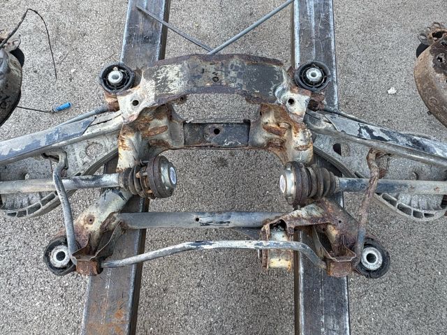 bontott BMW 3 E46 Hátsó Bölcső