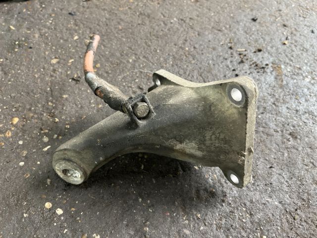 bontott BMW 3 E46 Motor Tartó Bak (Fém)