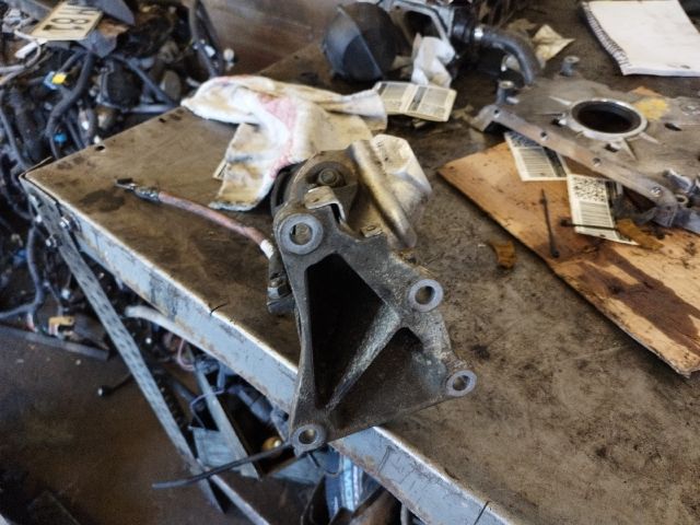 bontott BMW 3 E46 Motor Tartó Bak Jobb