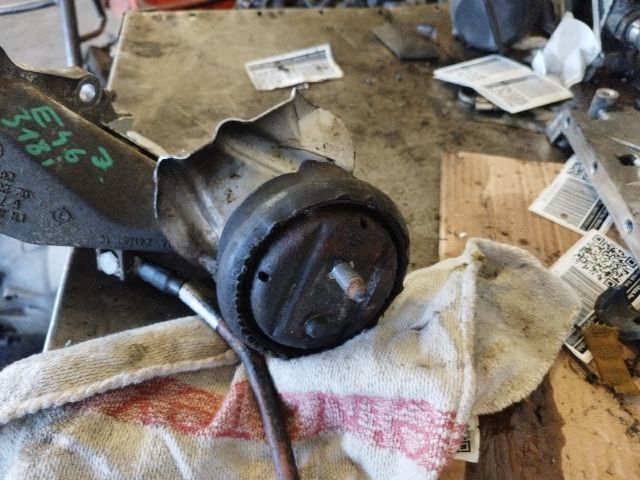 bontott BMW 3 E46 Motor Tartó Bak Jobb