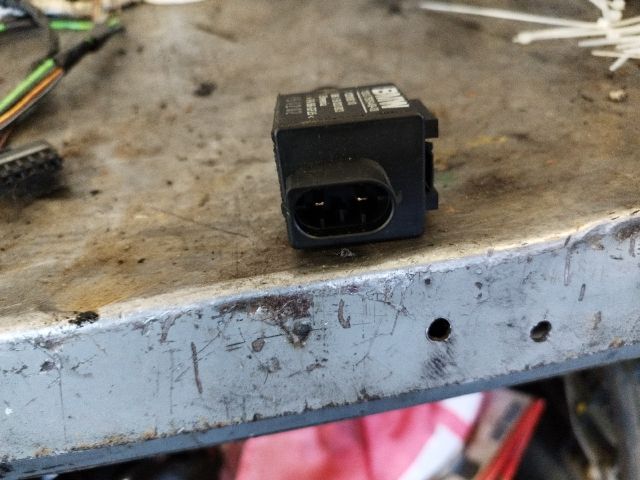 bontott BMW 3 E46 Okoskerék Relé