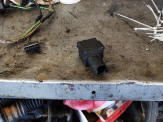 bontott BMW 3 E46 Okoskerék Relé