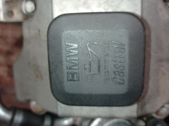 bontott BMW 3 E46 Olajbeöntő Sapka