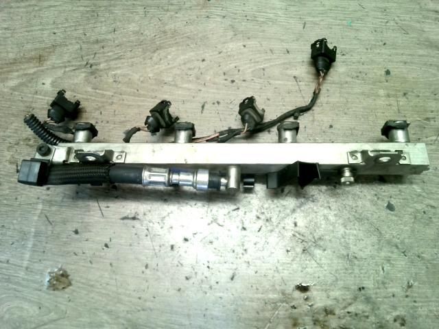 bontott BMW 3 E46 Porlasztó Sor / Híd