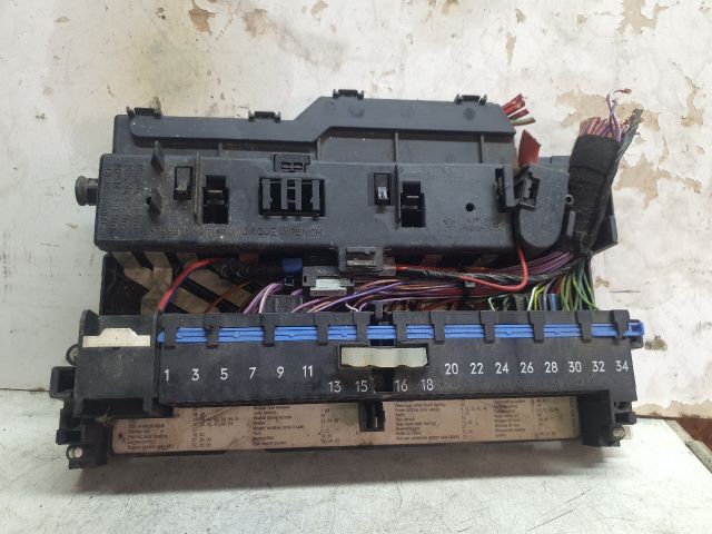 bontott BMW 3 E46 Biztosítéktábla Motortér