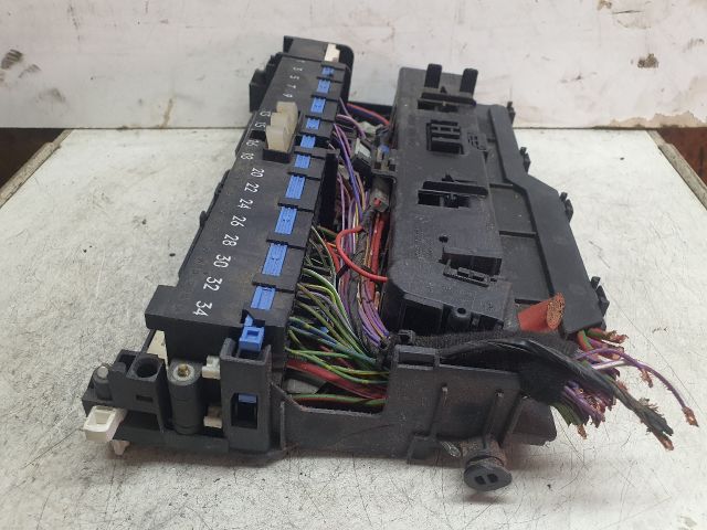 bontott BMW 3 E46 Biztosítéktábla Motortér