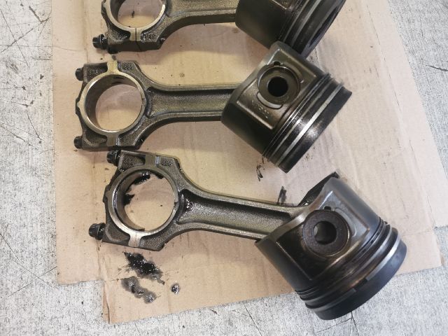 bontott BMW 3 E46 Dugattyú és Hajtókar