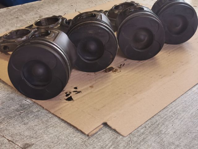 bontott BMW 3 E46 Dugattyú és Hajtókar