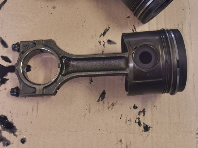 bontott BMW 3 E46 Dugattyú és Hajtókar