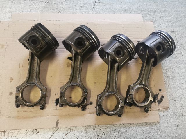 bontott BMW 3 E46 Dugattyú és Hajtókar