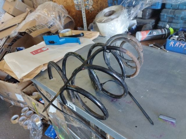 bontott BMW 3 E46 Első Rugó Pár