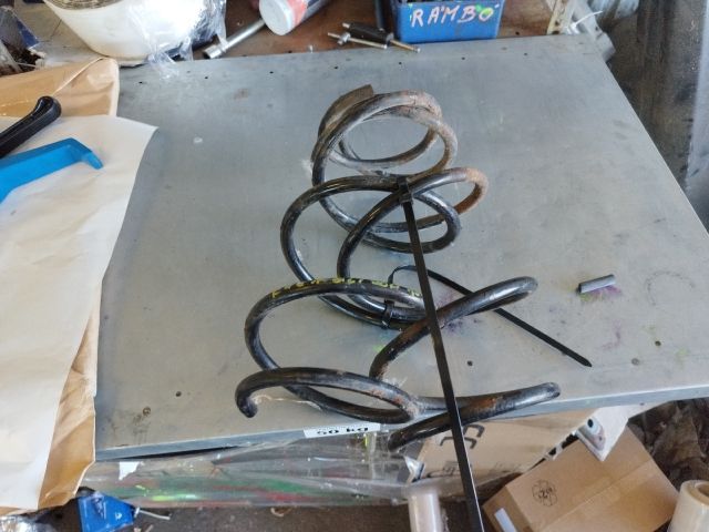 bontott BMW 3 E46 Első Rugó Pár