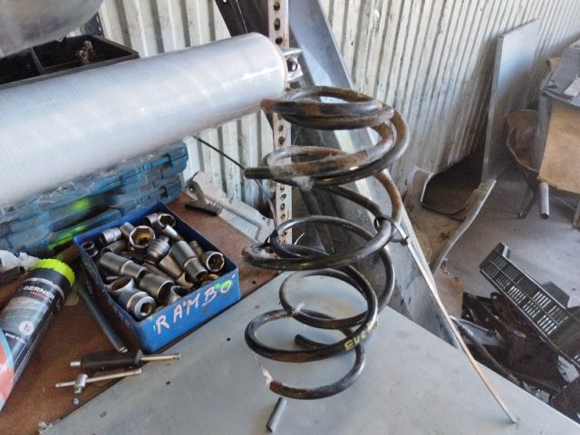 bontott BMW 3 E46 Első Rugó Pár