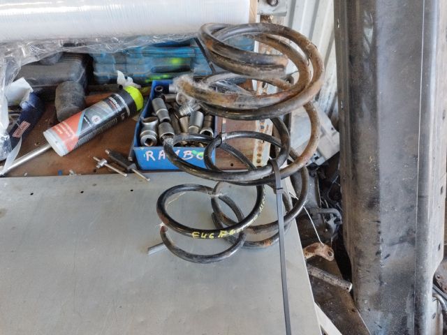 bontott BMW 3 E46 Első Rugó Pár