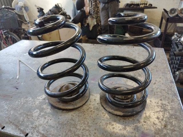 bontott BMW 3 E46 Hátsó Rugó Pár