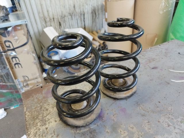 bontott BMW 3 E46 Hátsó Rugó Pár