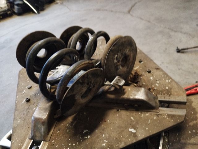 bontott BMW 3 E46 Hátsó Rugó Pár