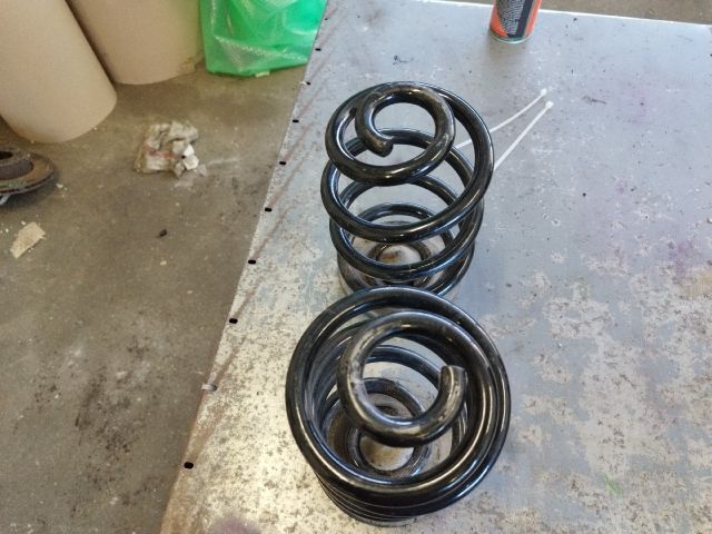 bontott BMW 3 E46 Hátsó Rugó Pár