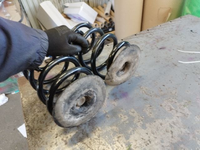 bontott BMW 3 E46 Hátsó Rugó Pár