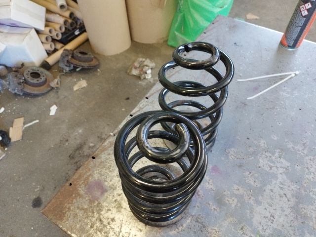 bontott BMW 3 E46 Hátsó Rugó Pár