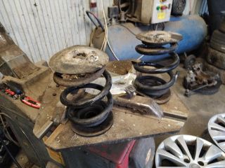 bontott BMW 3 E46 Hátsó Rugó Pár