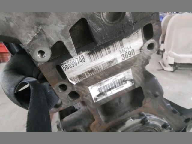 bontott BMW 3 E46 Motor (Fűzött blokk hengerfejjel)