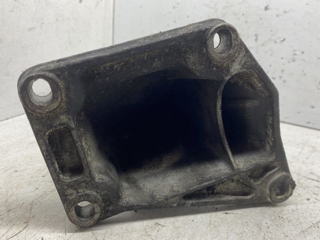 bontott BMW 3 E46 Motor Tartó Bak Jobb