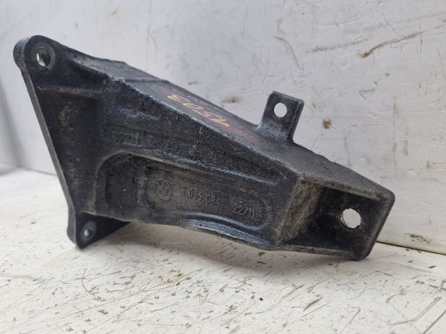 bontott BMW 3 E46 Motor Tartó Bak Jobb