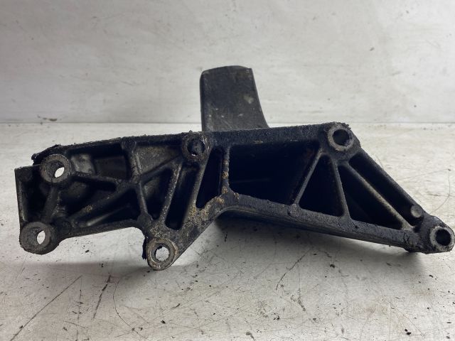 bontott BMW 3 E46 Motor Tartó Bak (Pozíciófüggetlen)
