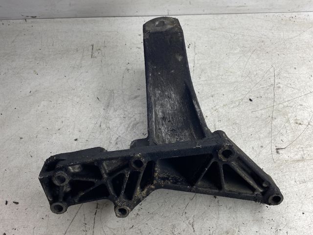 bontott BMW 3 E46 Motor Tartó Bak (Pozíciófüggetlen)