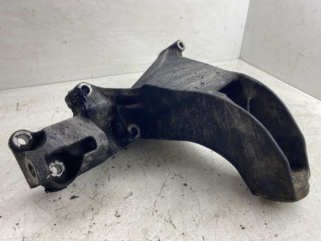 bontott BMW 3 E46 Motor Tartó Bak (Pozíciófüggetlen)