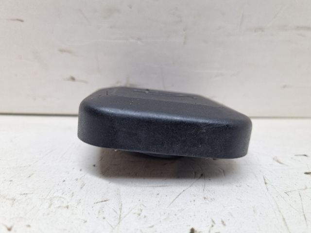 bontott BMW 3 E46 Olajbeöntő Sapka