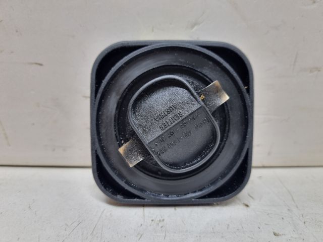 bontott BMW 3 E46 Olajbeöntő Sapka