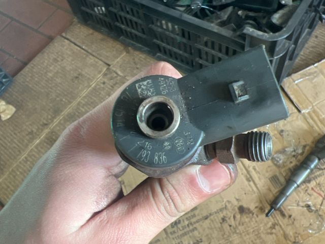 bontott BMW 3 E46 Porlasztó (1 db)