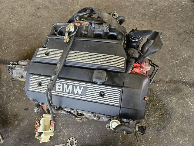 bontott BMW 3 E46 Motor (Fűzött blokk hengerfejjel)