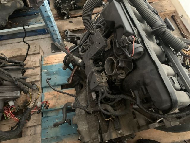 bontott BMW 3 E46 Motor (Fűzött blokk hengerfejjel)