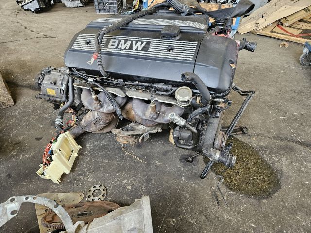 bontott BMW 3 E46 Motor (Fűzött blokk hengerfejjel)
