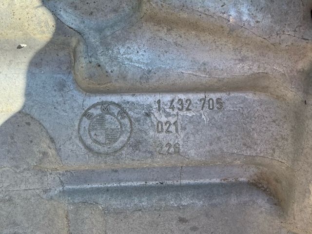 bontott BMW 3 E46 Olajteknő