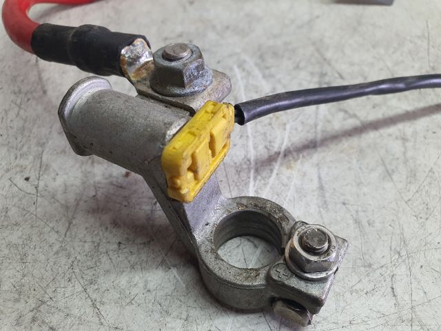 bontott BMW 3 E46 Akkumulátor Saru Elektronikával