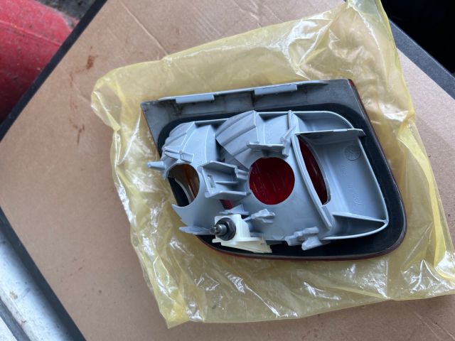 bontott BMW 3 E46 Bal Belső Hátsó Lámpa