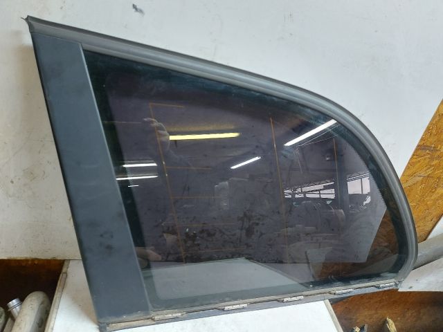 bontott BMW 3 E46 Bal C Oszlop Oldalablak Üveg