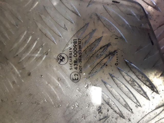 bontott BMW 3 E46 Bal első Ablak