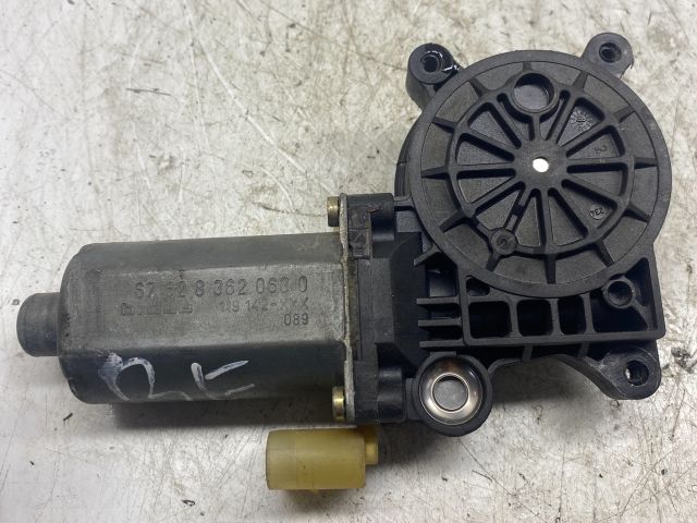 bontott BMW 3 E46 Bal első Ablakemelő Motor