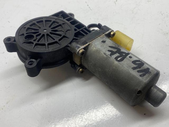 bontott BMW 3 E46 Bal első Ablakemelő Motor