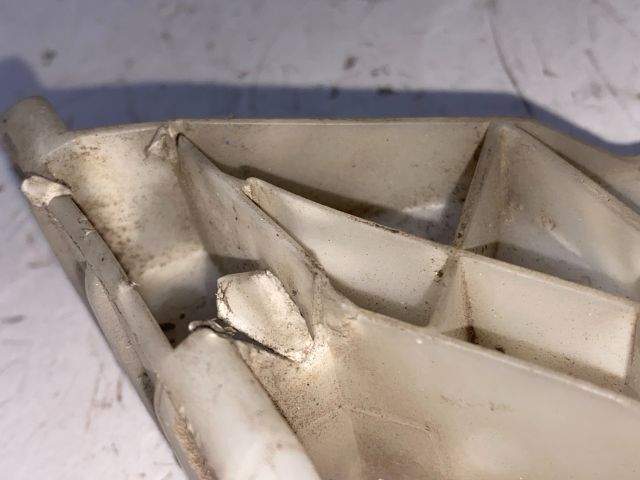 bontott BMW 3 E46 Bal első Lökhárító Tartó (Műanyag)