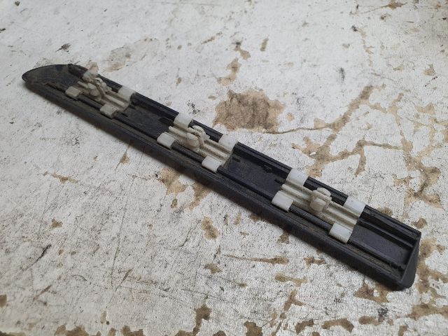 bontott BMW 3 E46 Bal első Sárvédő Díszléc