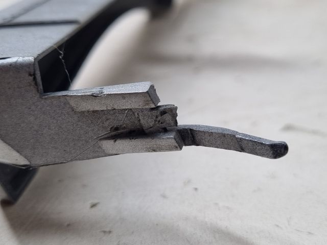 bontott BMW 3 E46 Bal Fényszóró Bajusz Díszléc