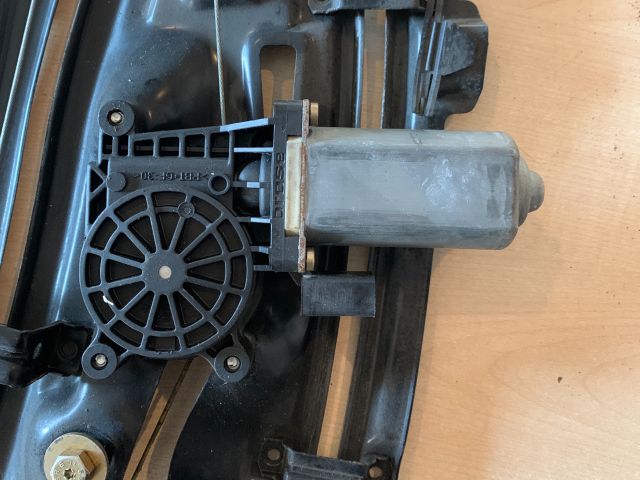 bontott BMW 3 E46 Bal hátsó Ablakemelő Szerkezet (Elektromos)